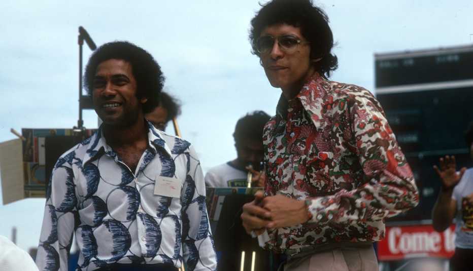 Cheo Feliciano y Héctor Lavoe en un concierto al aire libre 