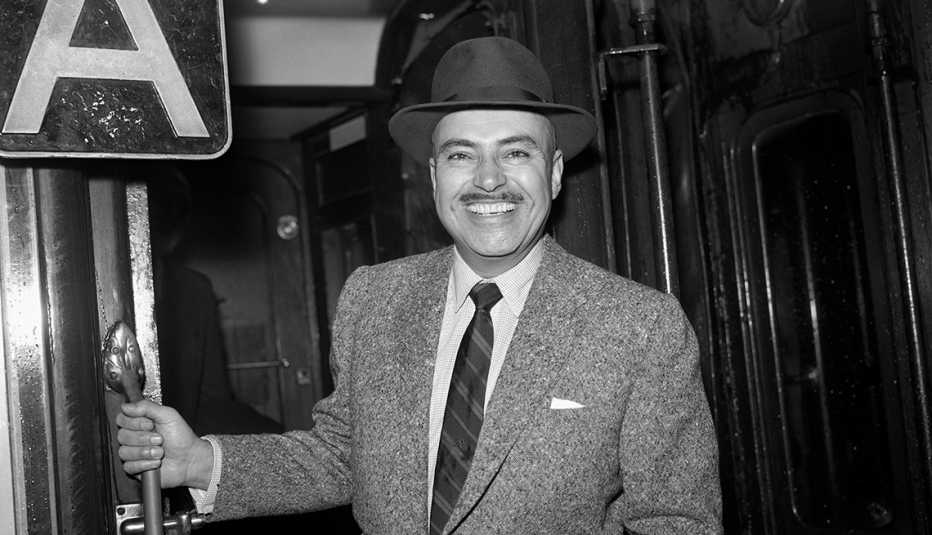 Pedro Armendáriz en la estación Waterloo, Londres