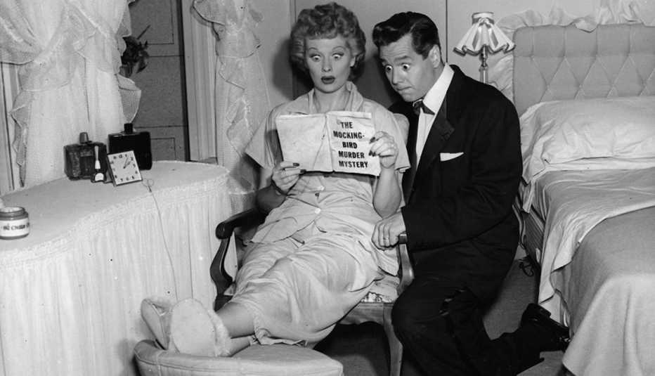 Escena de I Love Lucy con Lucille Ball y Desi Arnaz