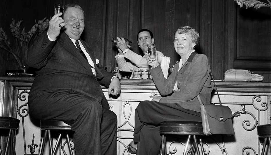 Oliver Hardy y su esposa en París