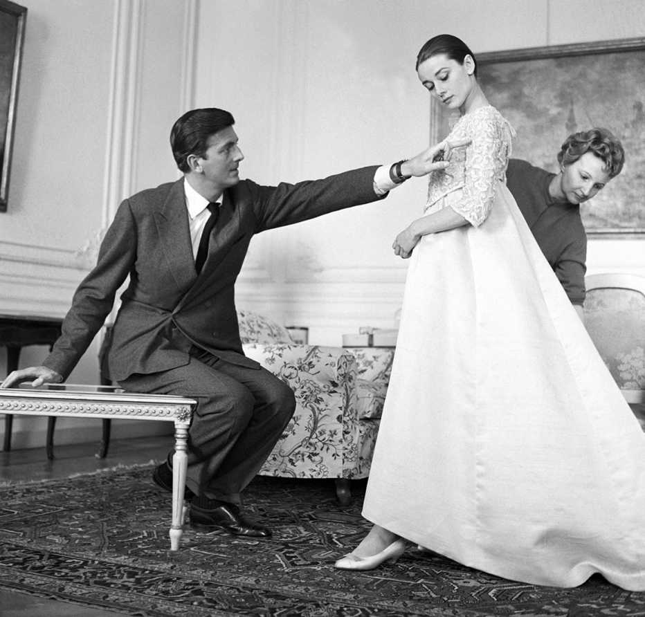 Audrey Hepburn usando un vestido de Givenchy. Paris, 1958