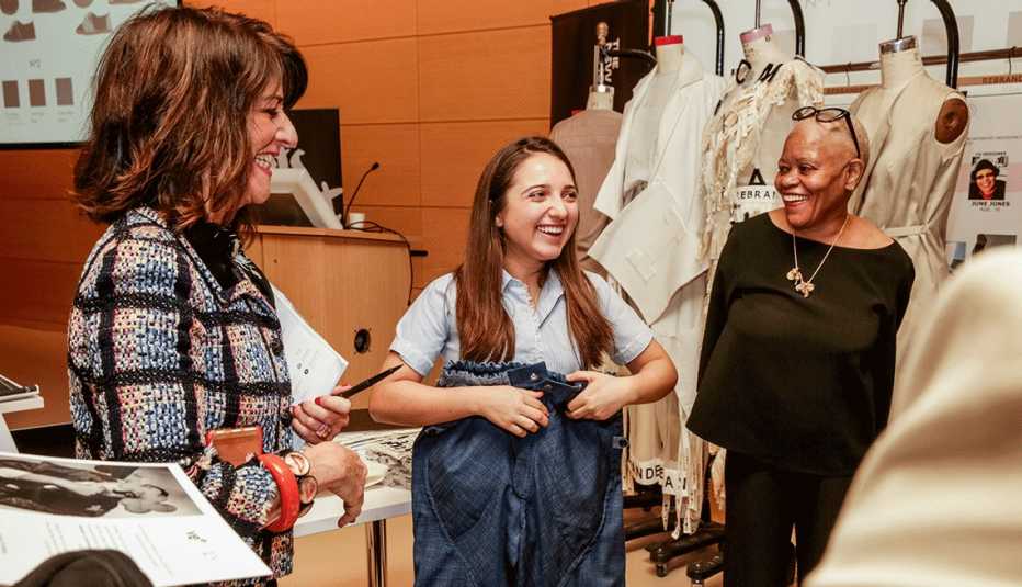Camila Chiriboga, ganadora del reto Disrupt Aging Design