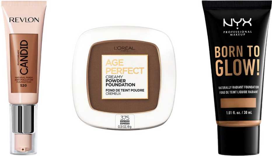 (De izquierda a derecha) Base Revlon PhotoReady Candid Foundation; base en polvo L’Oréal Paris Age Perfect Creamy Powder Foundation with Minerals; base NYX Professional Makeup Born to Glow Naturally Radiant Foundation.