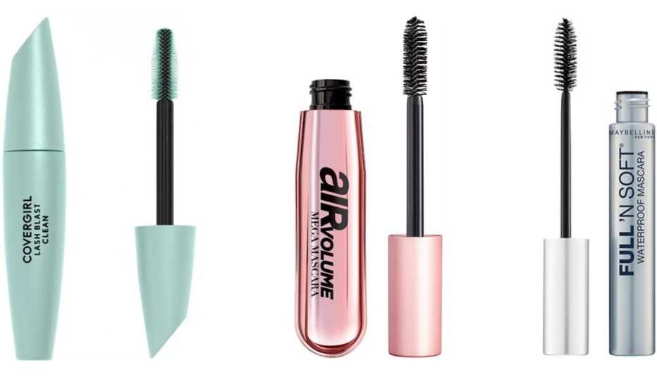 (De izquierda a derecha) CoverGirl Lash Blast Clean Volume Mascara en color pitch black; L’Oréal Paris Air Volume Mega Washable Lightweight Mascara en color 850 blackest black; Maybelline Full ’N Soft Waterproof Mascara en color very black.