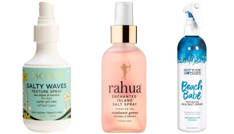 (De izq. a der.) Pacifica Salty Waves Texture Spray; Rahua Enchanted Island Salt Spray; Not Your Mother's Beach Babe Texturizing Sea Salt Spray