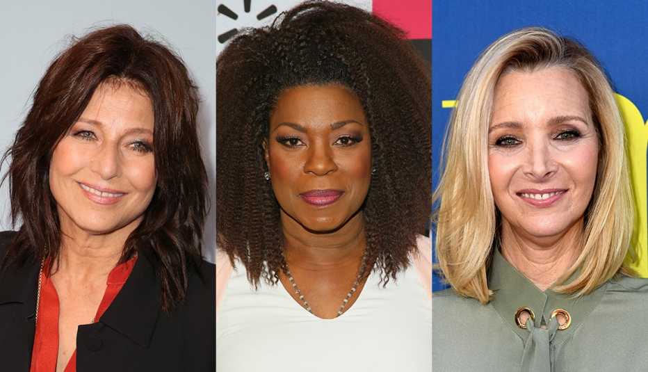 El cabello semilargo de Catherine Keener tiene puntas entrecortadas y mechones sutiles; Lorraine Toussaint usa un corte con textura natural que roza los hombros; Lisa Kudrow luce un peinado semilargo de lado que toca los hombros.