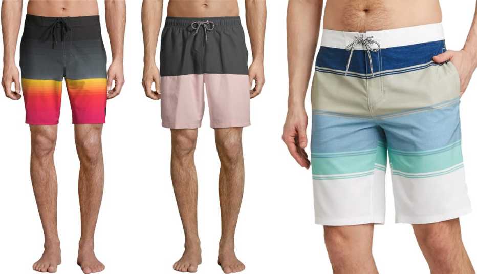 (De izquierda a derecha) Traje de baño para hombres, en tallas regular y grande, con estampado con efecto ombré, de No Boundaries, de 9 pulgadas, de color negro fuego intenso; traje de baño en tallas regular y grande, con bloque de colores, de George, de 8 pulgadas, en combinación de colores piedra; traje de baño para hombres, con estampado de rayas, de Goodfellow & Co., de 10 pulgadas, de color menta.