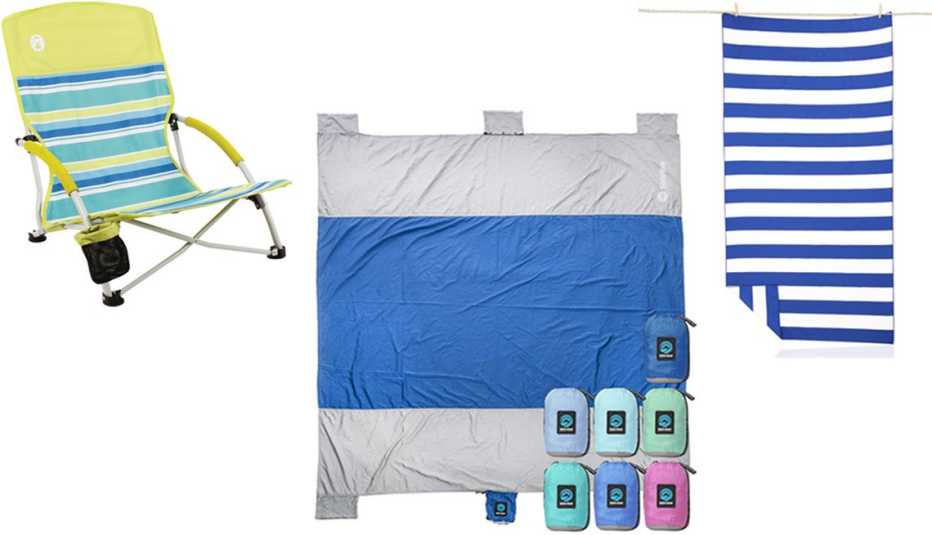 (De izquierda a derecha) Silla de playa Lightweight Utopia Breeze de Coleman; esterilla de playa Seaview Beach Blanket de Wildhorn Outfitters en azul oscuro; toalla de playa Microfiber Beach Towel de Your Choice en el color B rayas azules.