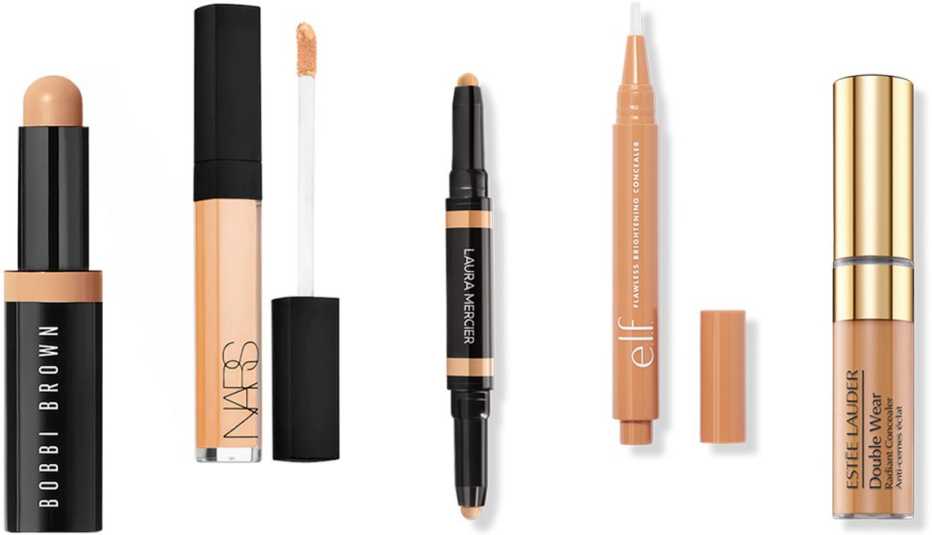 (De izquierda a derecha) Corrector en barra Bobbi Brown Skin Concealer Stick; corrector en crema Nars Radiant Creamy Concealer; corrector Laura Mercier Secret Camouflage Concealer Duo Stick; corrector e iluminador e.l.f Cosmetics Flawless Brightening Concealer; corrector Estée Lauder Double Wear Radiant Concealer.