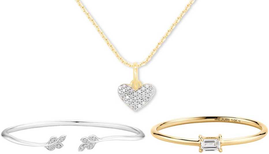 Brazalete, anillo y collar en oro, plata y brillantes.
