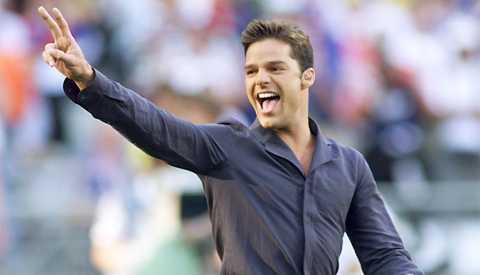 Ricky Martin canta La copa de la vida en vivo por televisión en la Copa Mundial de Fútbol 1998 Ricky Martin canta La copa de la vida en vivo por televisión en la Copa Mundial de Fútbol 1998