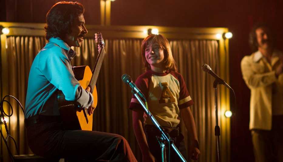 Escena de la serie Luis Miguel