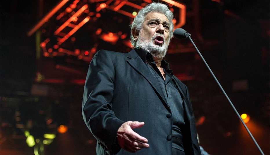 Placido Domingo cantando