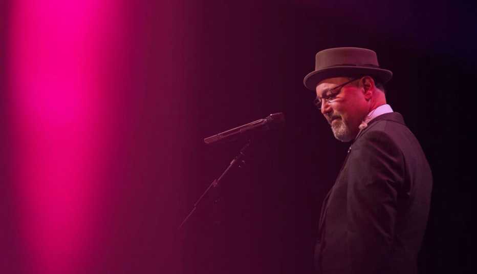 Rubén Blades en un escenario