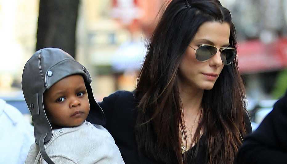 Sandra Bullock con su hijo adoptivo Louis Bardo Bullock Sandra Bullock con su hijo adoptivo Louis Bardo Bullock