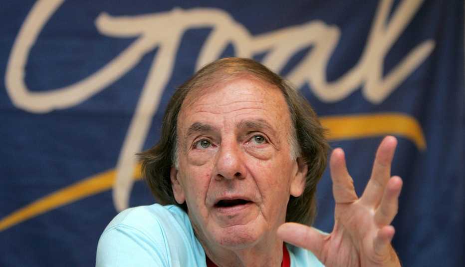 César Luis Menotti hablando