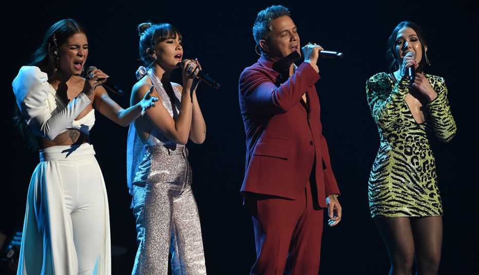 (De izquierda a derecha) Aitana, Greeicy Rendón, Alejandro Sanz y Nella interpretan 'Mi Persona Favorita' en la 20a entrega del Latin GRAMMY, Las Vegas. (De izquierda a derecha) Aitana, Greeicy Rendón, Alejandro Sanz y Nella interpretan 'Mi Persona Favorita' en la 20a entrega del Latin GRAMMY, Las Vegas.