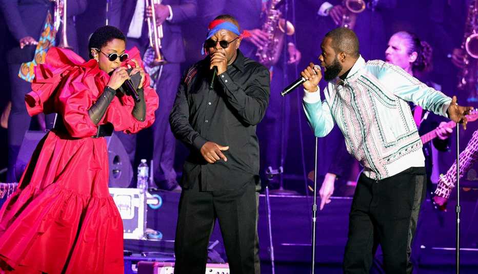 (De izquierda a derecha) Lauryn Hill, Wyclef Jean y Pras Michel del grupo The Fugees se presentan como parte de Global Citizen Live en el Pier 17, el 22 de septiembre del 2021 en la ciudad de Nueva York. (De izquierda a derecha) Lauryn Hill, Wyclef Jean y Pras Michel del grupo The Fugees se presentan como parte de Global Citizen Live en el Pier 17, el 22 de septiembre del 2021 en la ciudad de Nueva York.