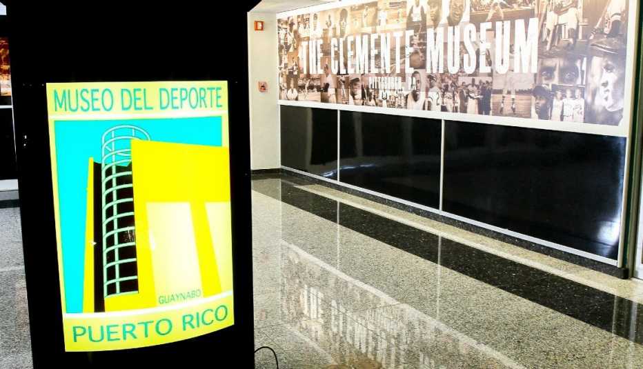 Exposición sobre Roberto Clemente en El Museo del Deporte en Guaynabo, Puerto Rico. 