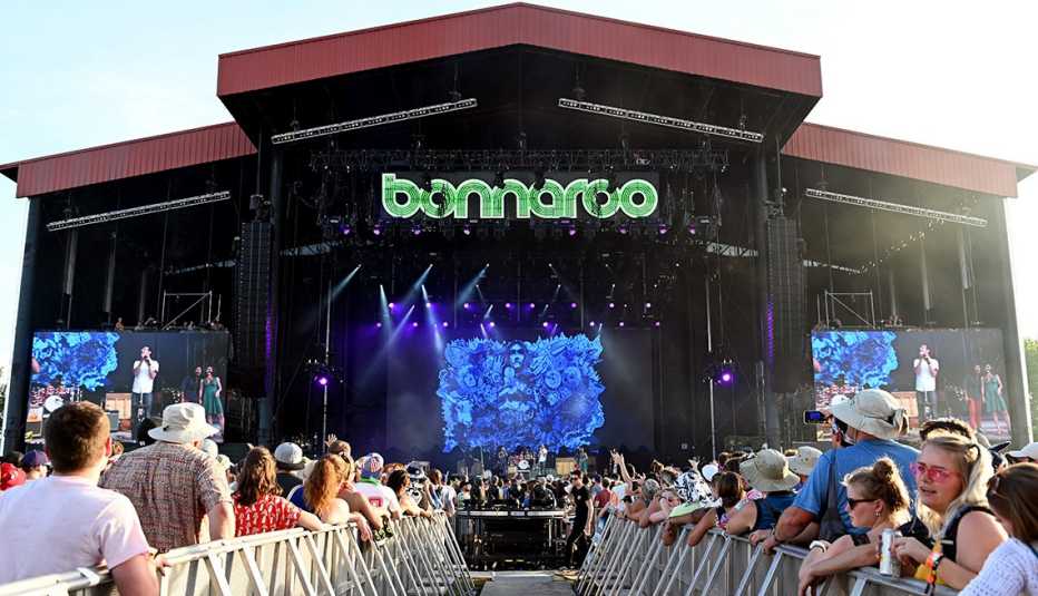 Los Avett Brothers se presentan en What Stage durante el Festival de Música y Arte Bonnaroo 2019 en Manchester, Tennessee. Los Avett Brothers se presentan en What Stage durante el Festival de Música y Arte Bonnaroo 2019 en Manchester, Tennessee.