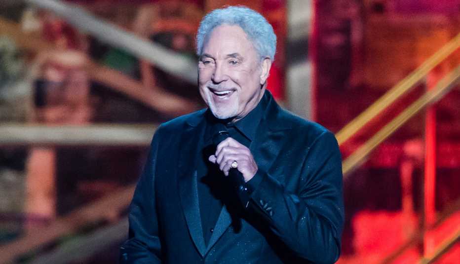 El cantante Tom Jones.