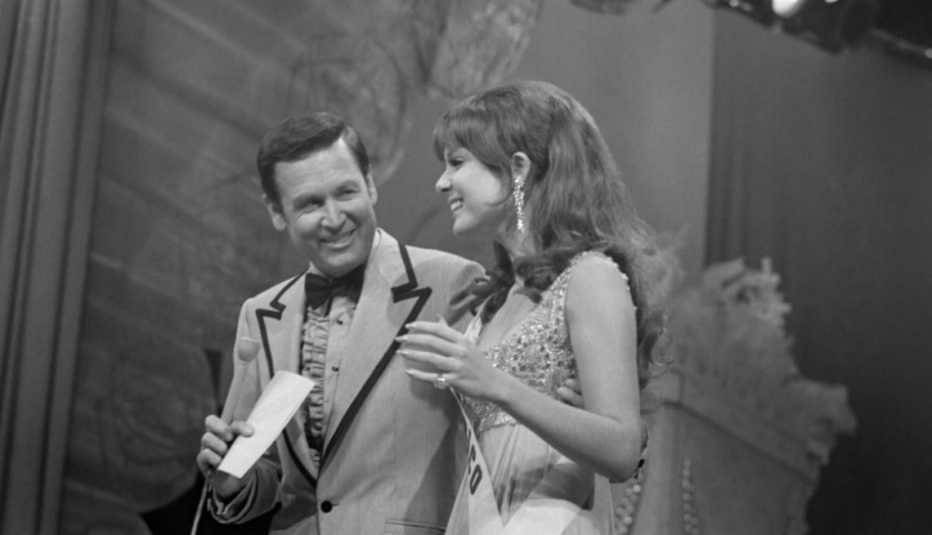 Marisol Malaret Contreras al ser coronada Miss Universo en el 1970.