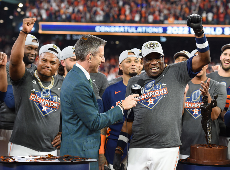 Tras 25 años como entrenador en las Grandes Ligas, Baker ganó por fin un campeonato de la Serie Mundial con los Houston Astros en el 2022. dusty baker and the astros win the world series