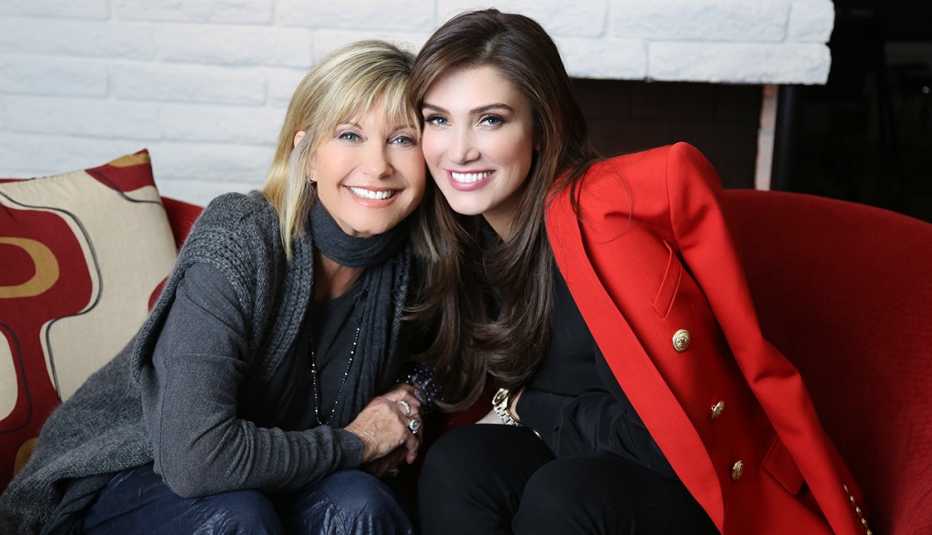 Olivia Newton-John y Delta Goodrem.