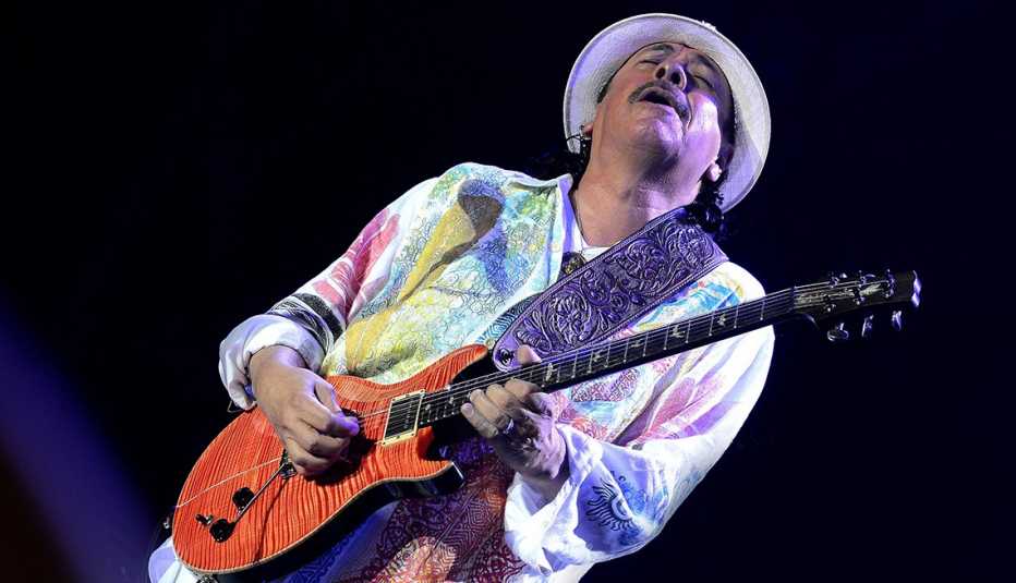 Carlos Santana, una de las Personas del año del Latin Grammy 