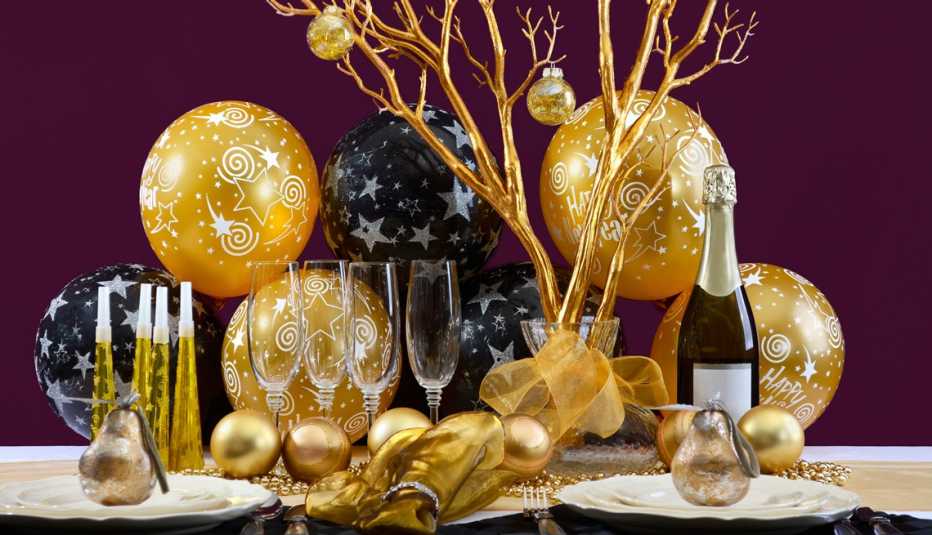 Mesa decorada para la cena de Año Nuevo. Mesa decorada para la cena de Año Nuevo.