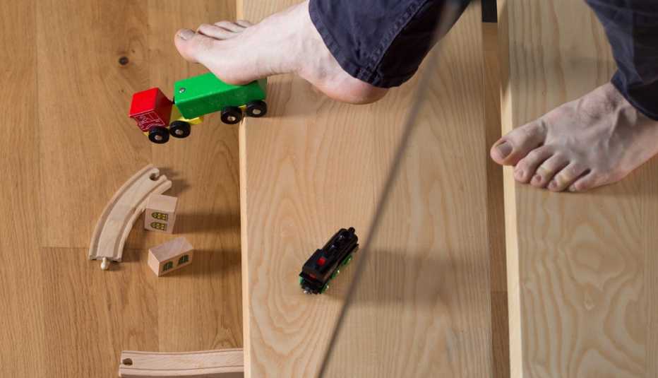 Juguetes infantiles en el piso