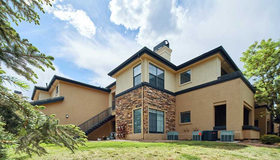 Edificio de dos pisos en Golden Colorado