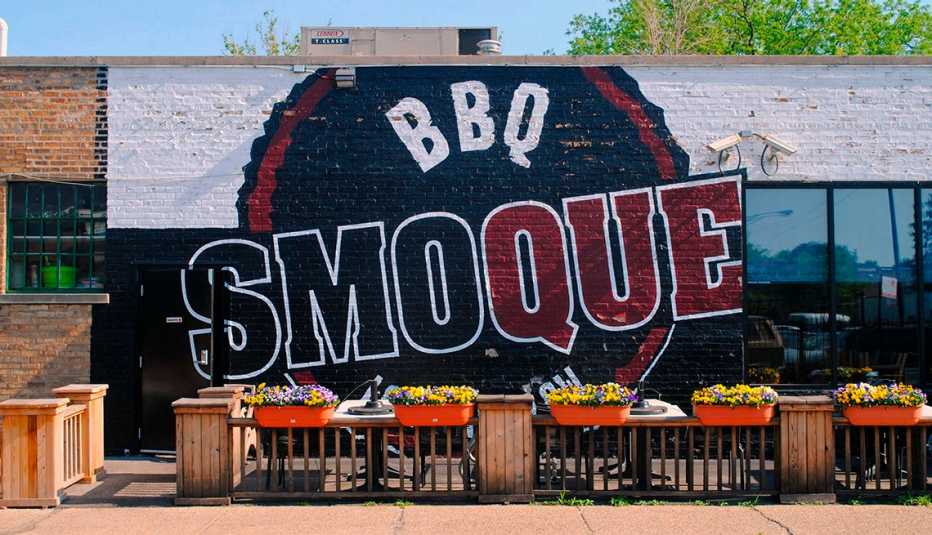 Zona de estar al exterior de Bbq Smoque en Chicago Zona de estar al exterior de Bbq Smoque en Chicago