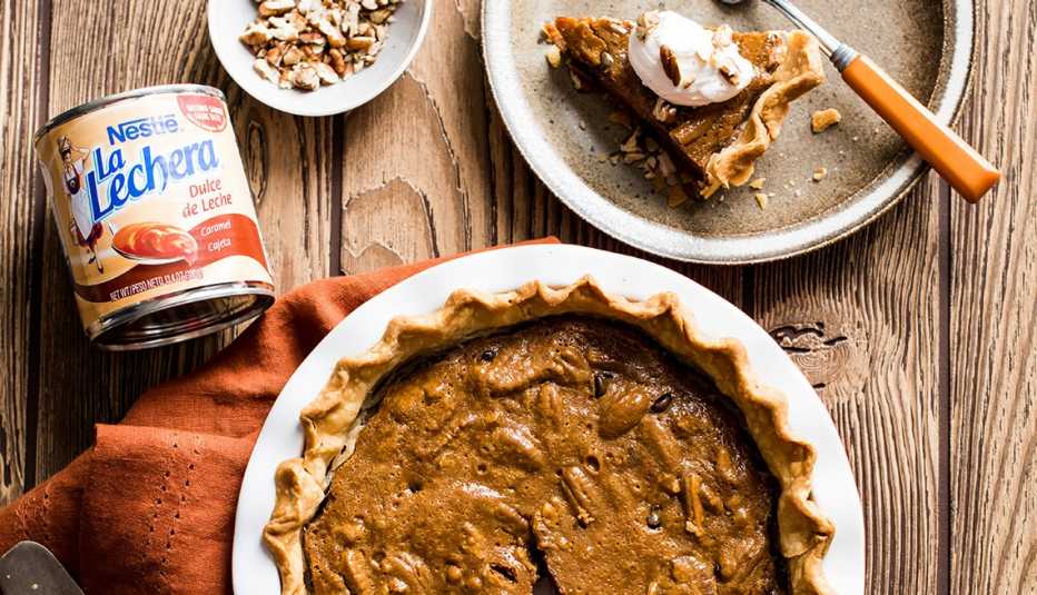 Pie de nueces pecanas con dulce de leche y chocolate
