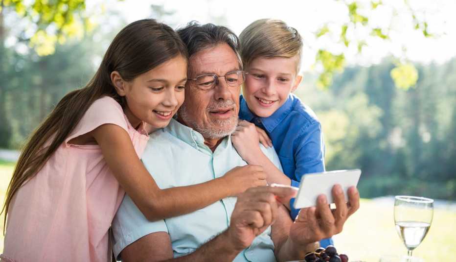 Cómo comunicarte con tu familia a través de tu móvil