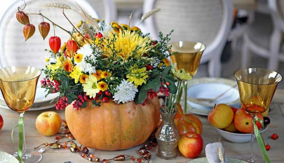 Calabaza con flores Centro de mesa de una calabaza con flores