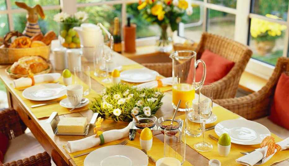 Cómo poner tu casa a tono con la Semana Santa - Mesa decorada