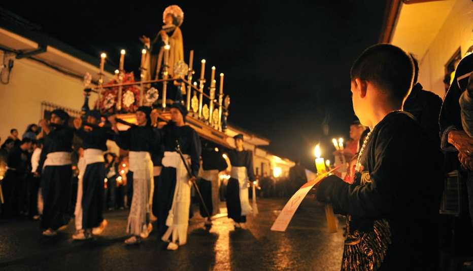 Boy Procession Night, Semana Santa, una tradición de fe