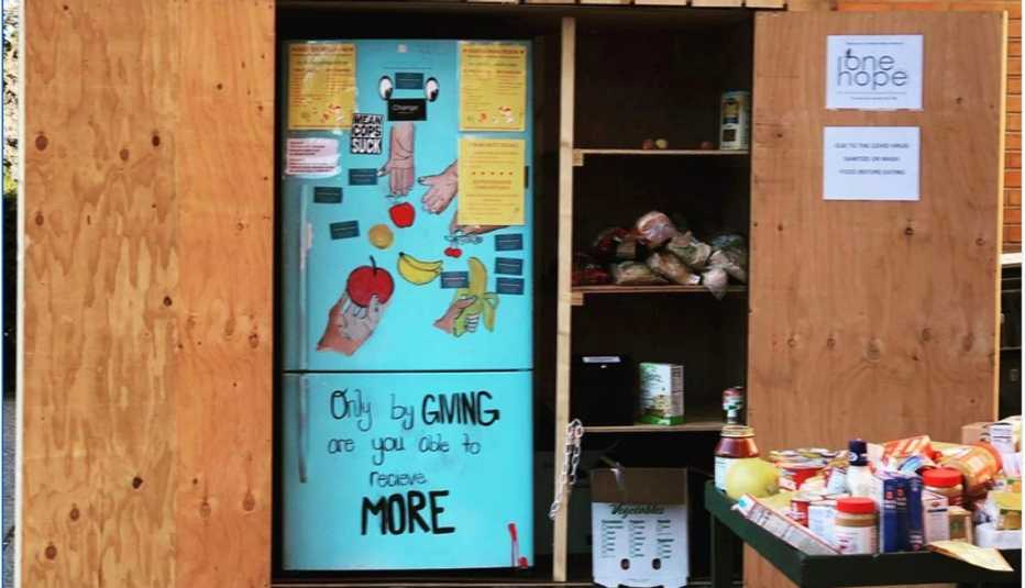 Un refrigerador comunitario