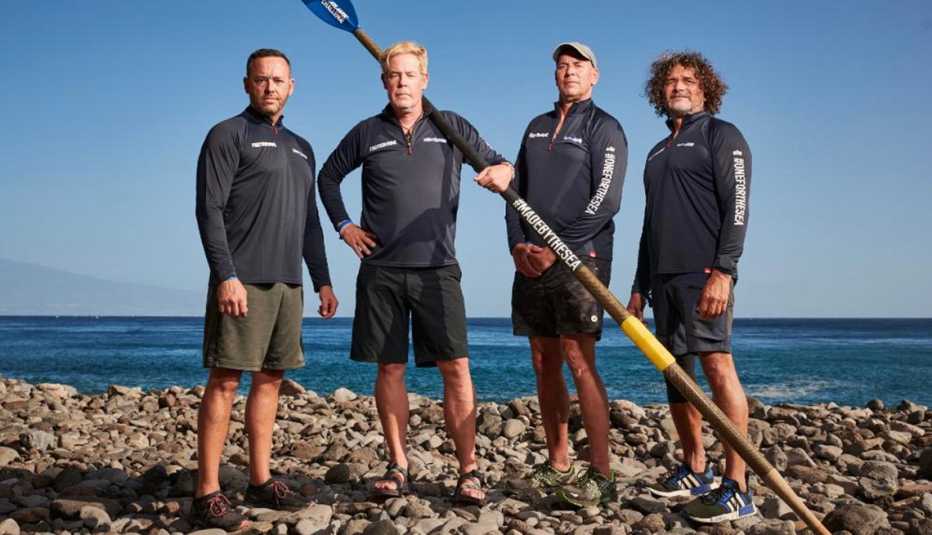 De izquierda a derecha: Cameron Hansen, A.M. Huppman, Billy Cimino y Paul Lore, del equipo de remo de veteranos Foar From Home