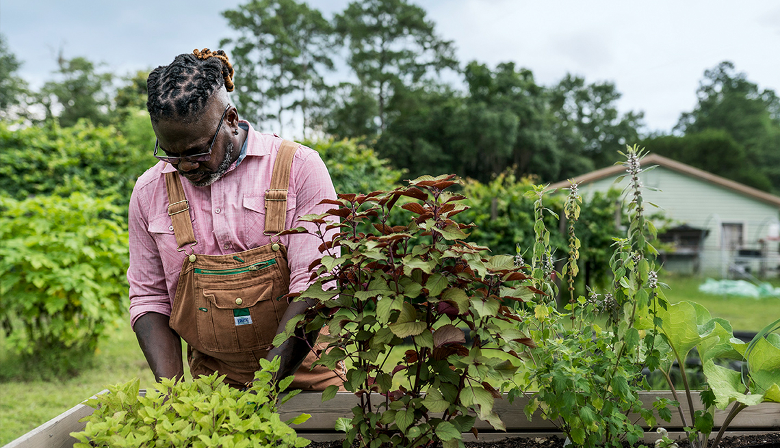 El Chef Matthew Raiford en su jardín