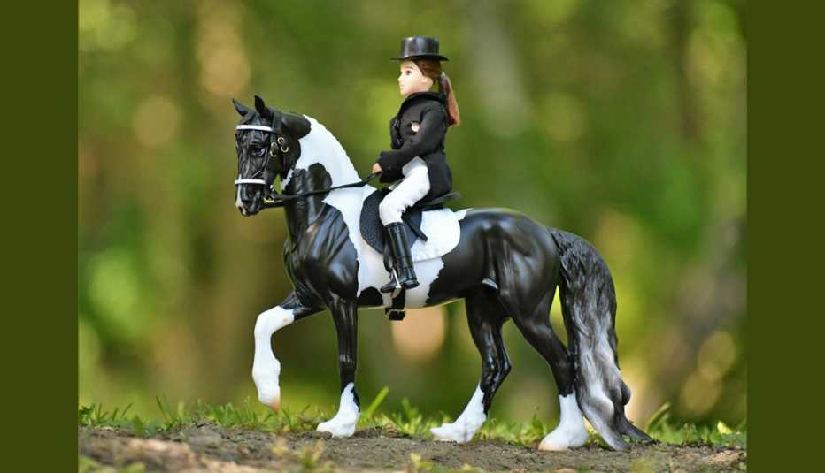 Estatuilla de un caballo y un jinete
