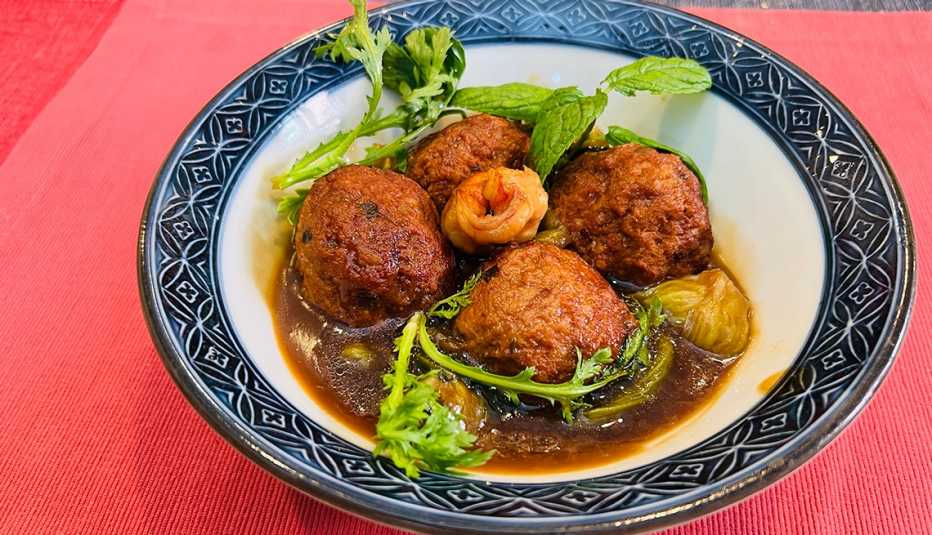 Plato con cuatro albóndigas