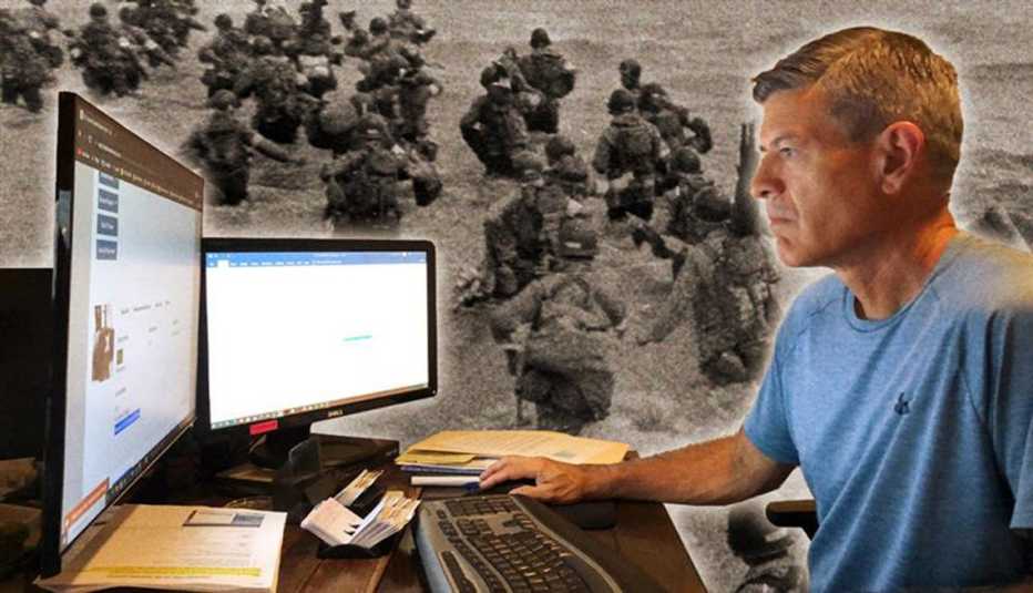 Hombre sentado en frente de la computadora
