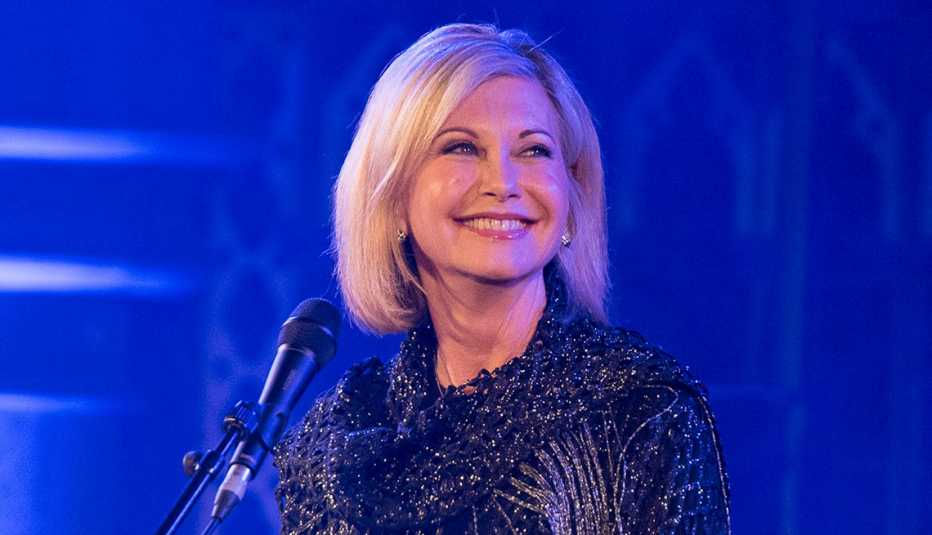 Olivia Newton-John en el escenario en Londres.