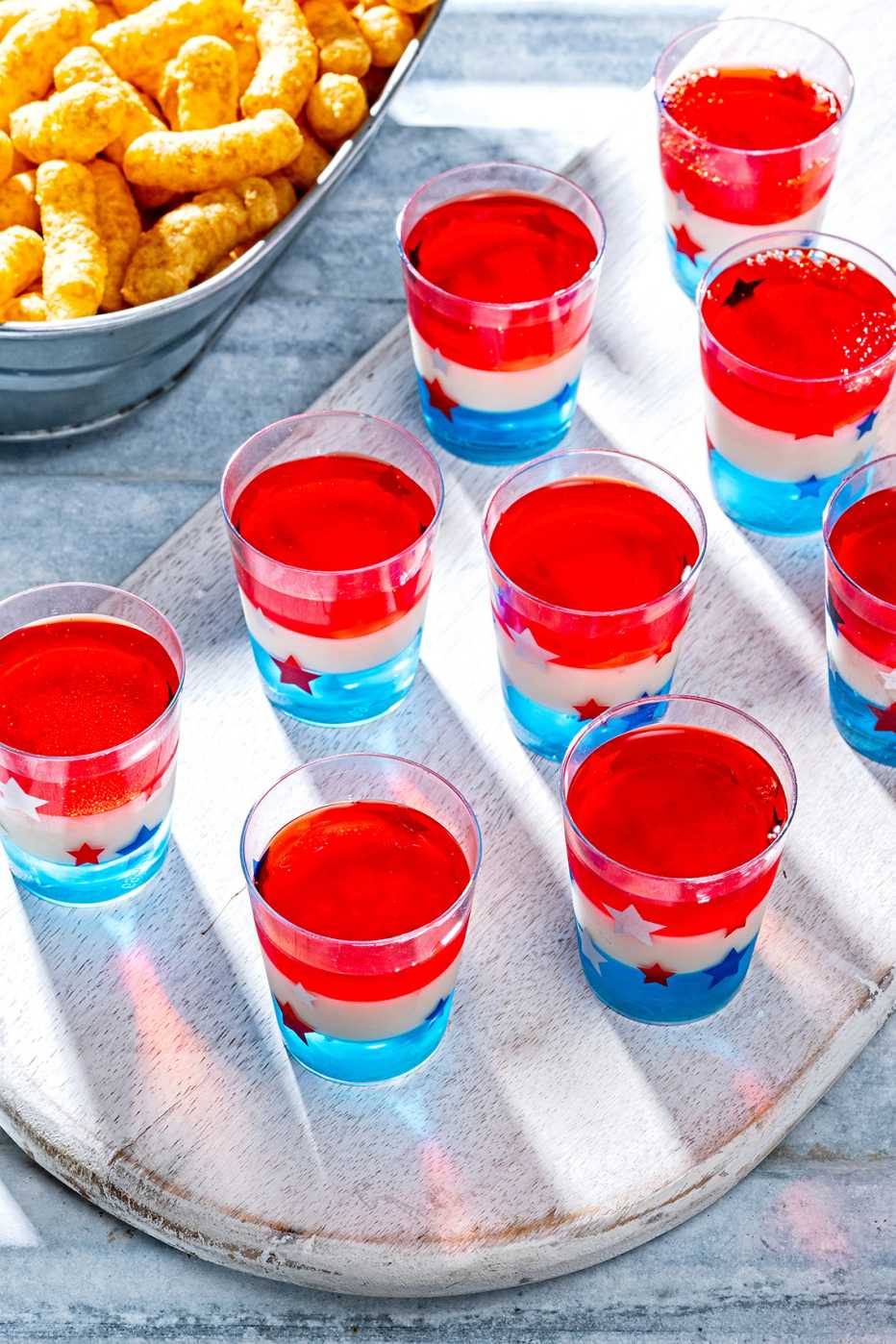 Vasos con bebidas con los colores de la bandera de EEUU
