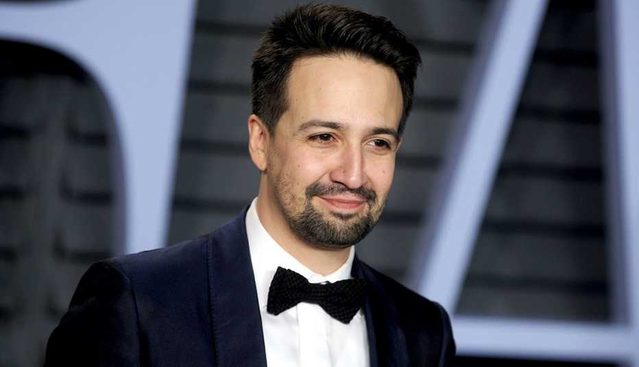 Lin-Manuel Miranda posa para la foto en un evento de gala