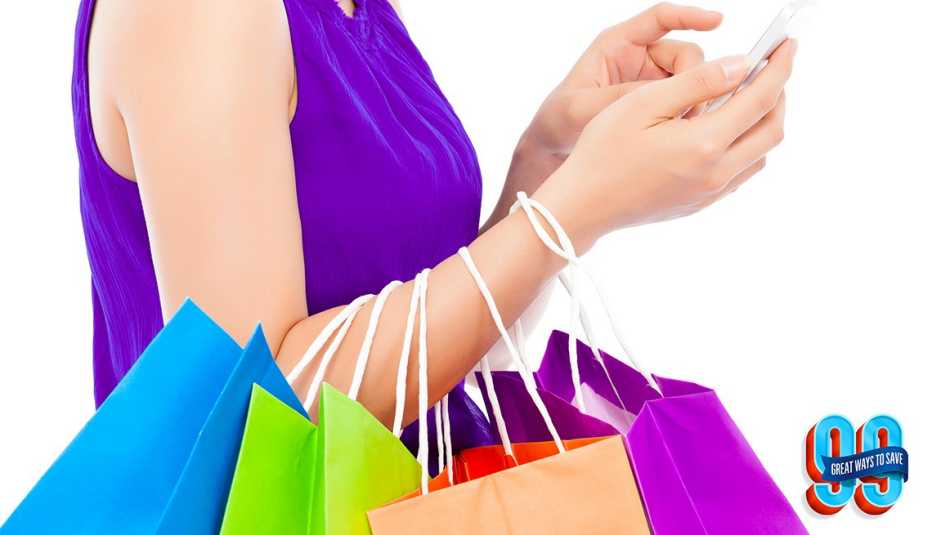 Mujer llevando bolsas de compras