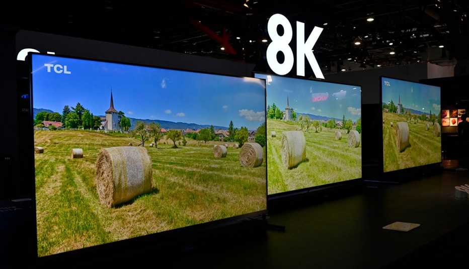 Televisores 8k en exhibición en el Consumer Electronics Show Televisores 8k en exhibición en el Consumer Electronics Show