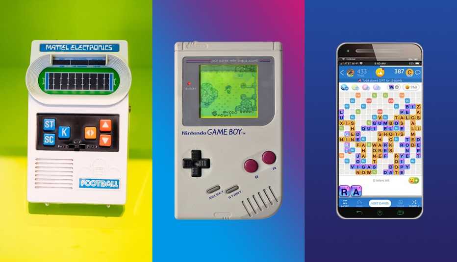 De izquierda a derecha un juego de fútbol portátil de los setenta un game boy de nintendo de los ochenta y un teléfono móvil actual De izquierda a derecha un juego de fútbol portátil de los setenta un game boy de nintendo de los ochenta y un teléfono móvil actual